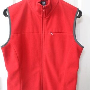 GAP women’s S Vintage Red Fleece Vest w/zipper closure & 3 zipper front pockets